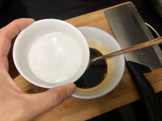 21、豇豆烧茄子,两汤匙清水