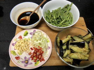 24、豇豆烧茄子,全部食材准备好