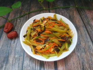 16、芹菜炒木耳,成品图