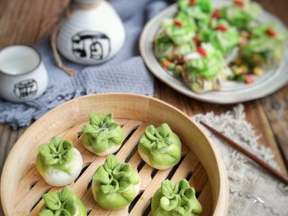 24、八宝百财蒸饺,寓意美好的百财蒸饺，新的一年百财临门，蒸蒸日上。