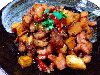 17、火爆麻辣土豆鸡,推荐二   朋友比较爱吃肉 所以加了小火腿 也是非常好吃的 