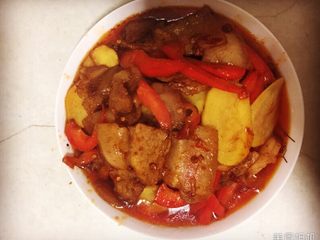 4、回锅肉,强烈建议大家一定要事先尝一下才加生抽。豆瓣酱都是带咸味的，如果你豆瓣放多了再加生抽会特别咸。如果味道够了可以不加。