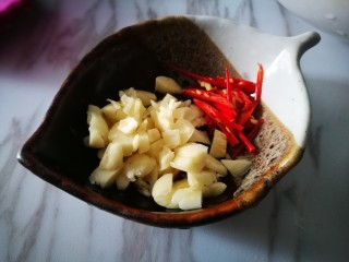 3、厨房挑战＋素菜～豆角橄榄菜,干辣椒切丝