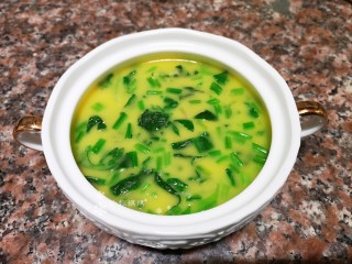 10、菠菜鸡蛋羹,放入菠菜碎。