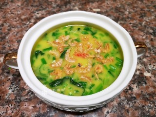 11、菠菜鸡蛋羹,放入虾米。