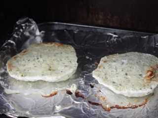 11、健康鸡肉汉堡,翻到另外一边,在烤十分钟