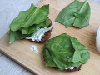 13、健康鸡肉汉堡,把汉堡包准备好