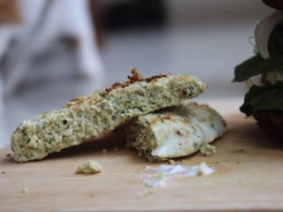 17、健康鸡肉汉堡,也可以直接这样吃,或者在三明治里吃,都好!