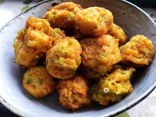 16、炸萝卜丝丸子,一口一个，太香了……