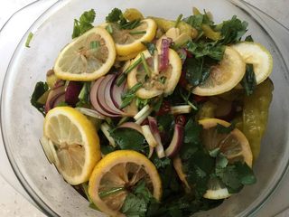 12、柠檬凤爪,腌制一夜后打开即可食用。