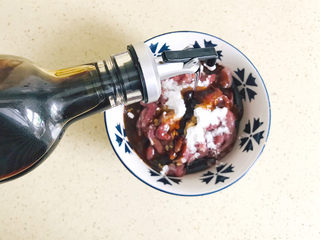 7、香菇炒肉片,淋上生抽