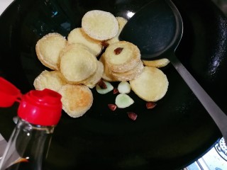 9、十味  青蒜生抽素鸡,放入两勺生抽