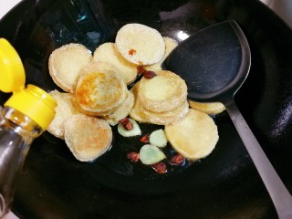 10、十味  青蒜生抽素鸡,放入半勺醋