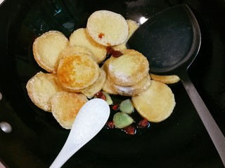 12、十味  青蒜生抽素鸡,放入一小勺糖