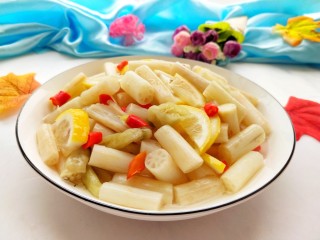 15、柠檬泡椒藕带,超级入味，超级脆爽，辣辣的，脆脆的，好吃极啦！
