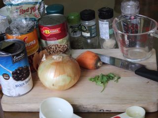 1、健康素食汉堡,准备好所有的材料