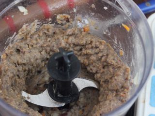 7、健康素食汉堡,一直搅拌到稠稠的程度