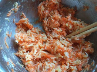 15、炸萝卜丝丸子,面粉适量加入,太软就在加。