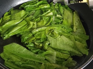 5、蚝油油麦菜,滴一两滴食用油