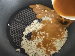 15、蚝油油麦菜,倒入料汁