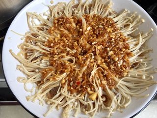 25、我爱蒜蓉系列➕蒜蓉粉丝金针菇,全部浇上调味汁