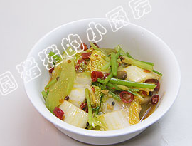 13、四川水煮肉,准备一大碗，碗底先垫上煮好的蔬菜类。