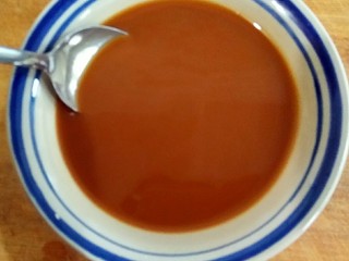 17、糖醋藕圆盖饭,打好芡汁，不喜欢淀粉勾芡的宝宝们，糖醋汁里不用放淀粉这步可以省略。