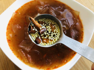 11、酸辣宽粉,一勺辣椒油。