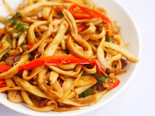 10、低脂低卡的手撕杏鲍菇,出锅盛盘。