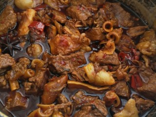 11、香辣牛腩,牛腩已经炖烂了