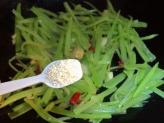 10、厨房挑战＋素菜＋清炒莴笋丝,加1小勺鸡精