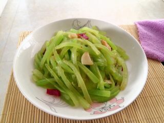 12、厨房挑战＋素菜＋清炒莴笋丝,装盘