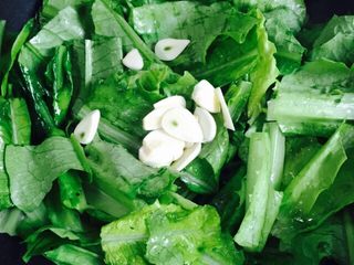 9、家常菜+清炒油麦菜,大火翻炒片刻