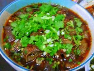 15、四川毛血旺,放入香菜碎葱花