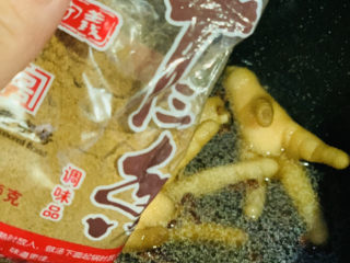 15、麻辣卤鸡爪,加十三香；