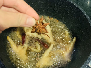 17、麻辣卤鸡爪,加一个八角；