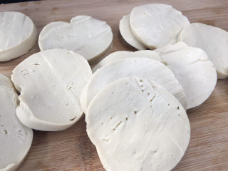 2、红烧素鸡,素鸡切片