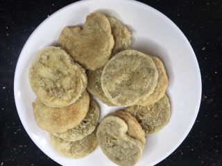 4、红烧素鸡,全部炸好捞出