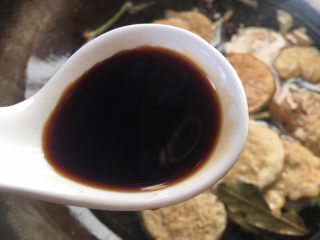 10、红烧素鸡,加入生抽