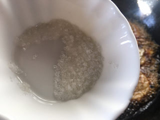 12、红烧素鸡,加入适量的白糖