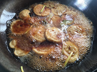 13、红烧素鸡,慢焖15分钟至充分的入味