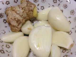 4、魔芋啤酒鸭,姜、蒜