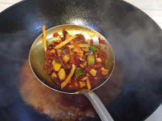 9、水煮龙利鱼,大火烧开,捞出里面的料渣