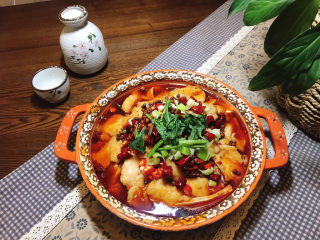 13、水煮龙利鱼,最后再撒点香菜装饰一下。