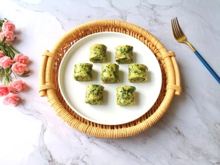 16、菠菜蛋卷,吃起来很方便。