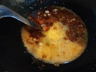 16、鱼香茄盒,倒入水淀粉勾芡