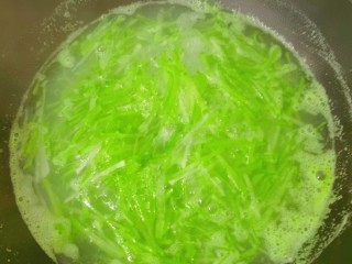 6、萝卜丸子,水开煮三分钟