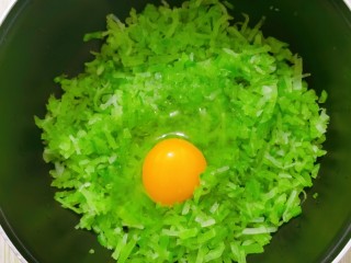 12、萝卜丸子,加入一个鸡蛋