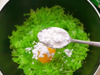13、萝卜丸子,一下勺淀粉，三小勺面粉