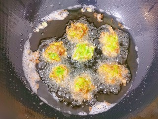 19、萝卜丸子,中小火炸制金黄即可